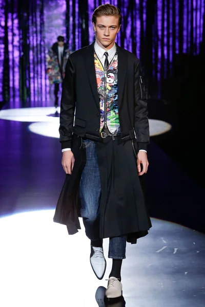 Look 25